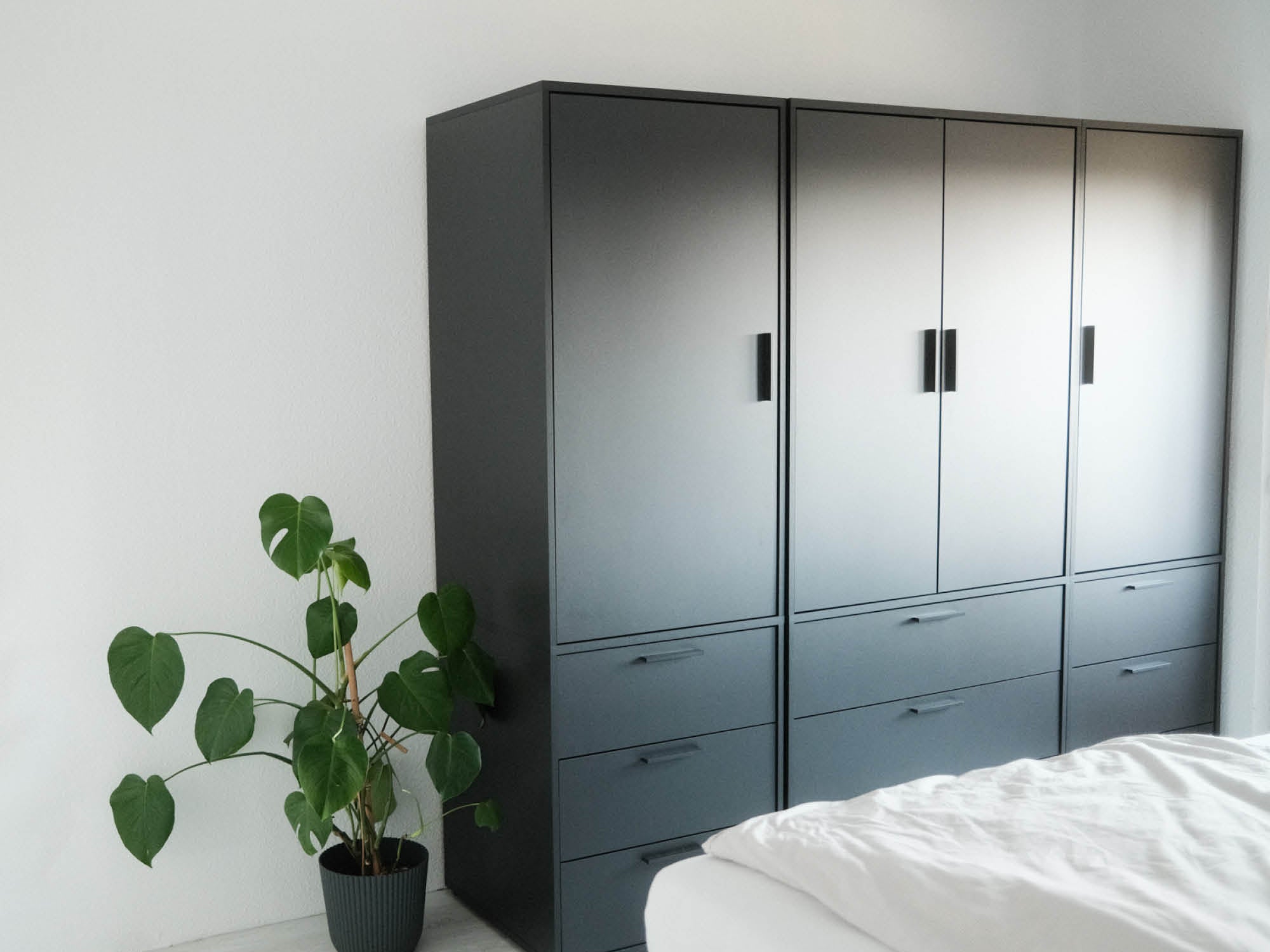 3 türiger Kleiderschrank in Anthrazit mit Schubladen