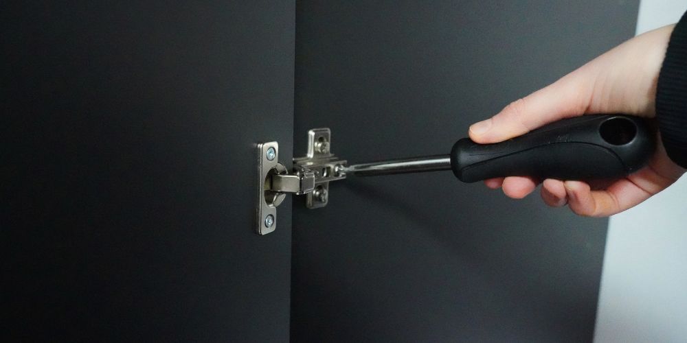 Zo stel je kastdeuren perfect af: De ultieme gids voor rechte deurtjes