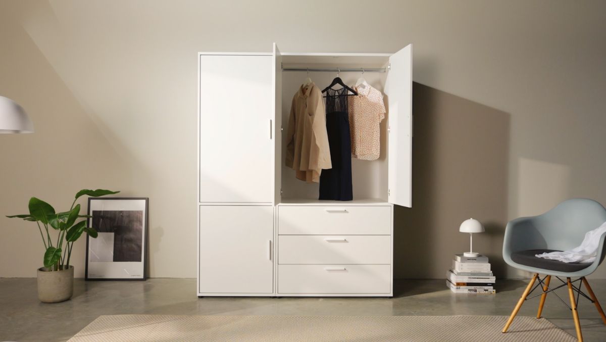 Weißer Kleiderschrank von mokebo