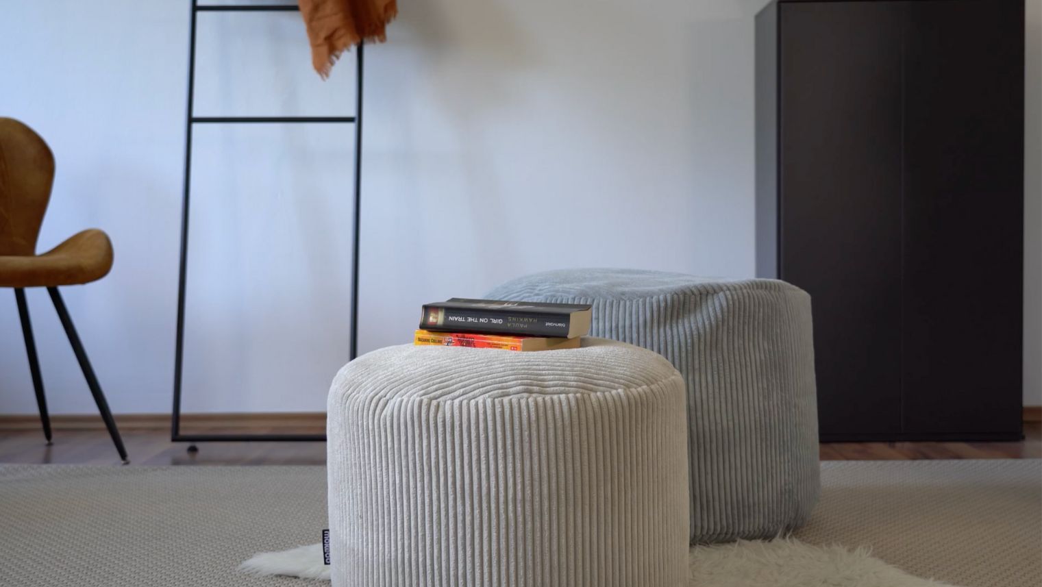Crd Pouf 'Der faule Lenz' in Beige und Hellgrau in zwei Größen